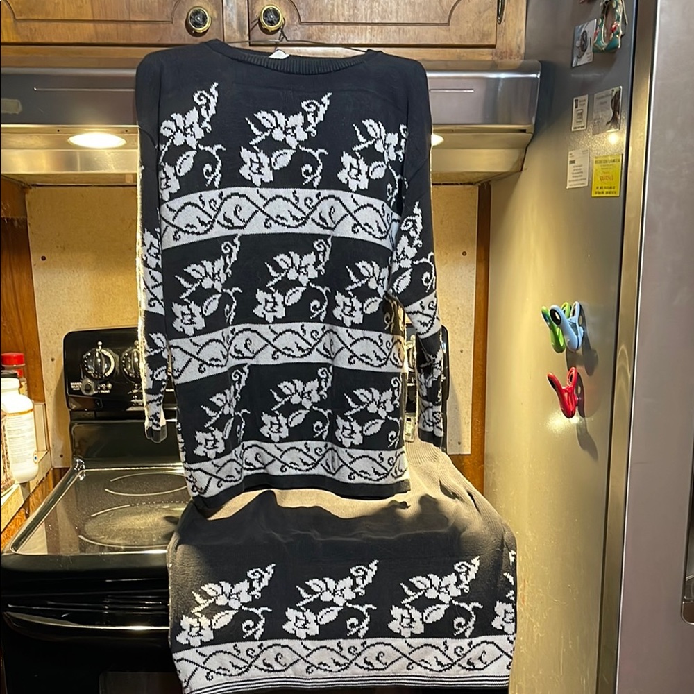 Black and White Floral Sweater and Skitt